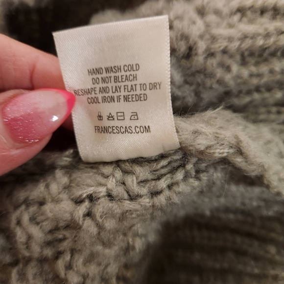 Jun & Ivy Francescas Turtleneck Cable Knit Chunky Sweater - Picture 6 of 8